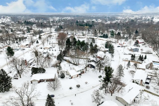 5622 Far Hill Drive, Grand Rapids, MI 49546