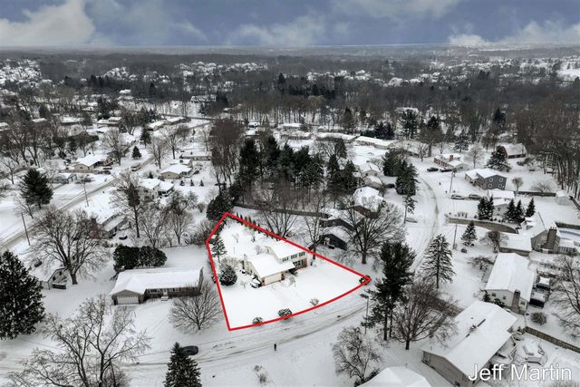 5622 Far Hill Drive, Grand Rapids, MI 49546