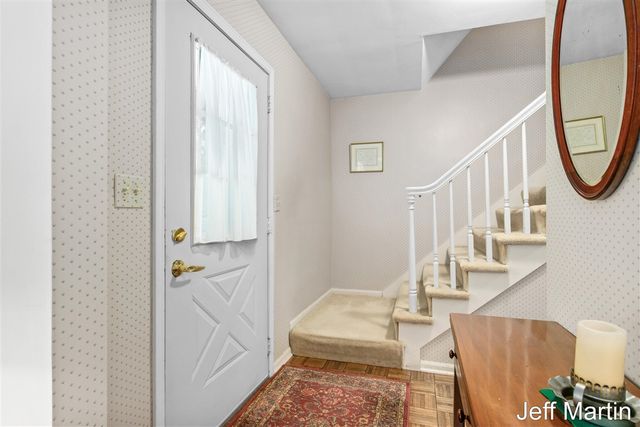 5622 Far Hill Drive, Grand Rapids, MI 49546