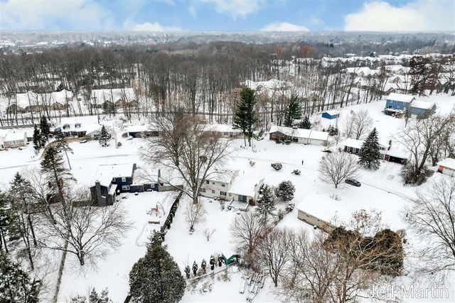 5622 Far Hill Drive, Grand Rapids, MI 49546