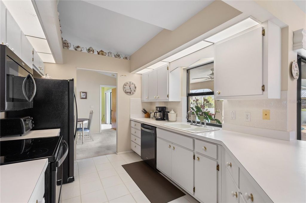 Image 13 of property listing at 2146 PETERBOROUGH ROAD, Punta Gorda, FL 33983