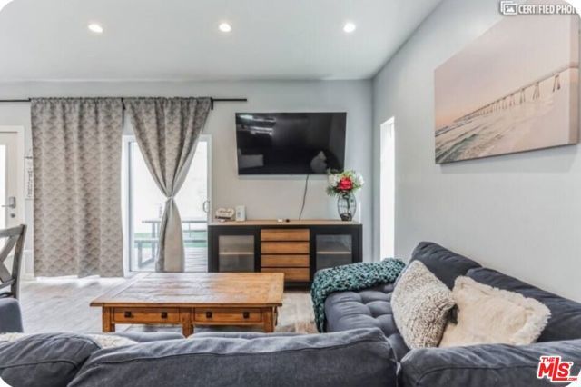 5705 West Blvd, Los Angeles, CA 90043