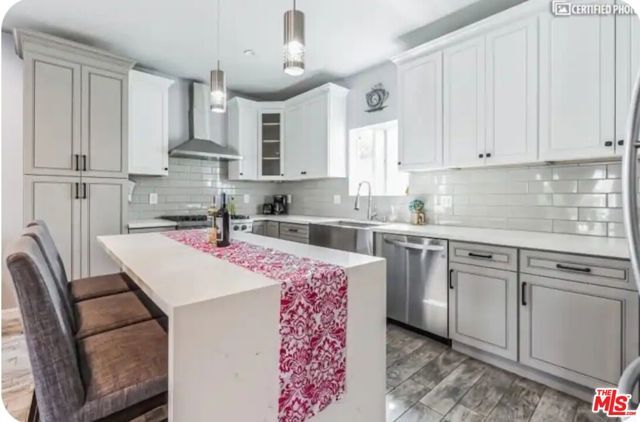 5705 West Blvd, Los Angeles, CA 90043