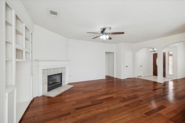 30 Jewelsford Drive, The Woodlands, TX 77382