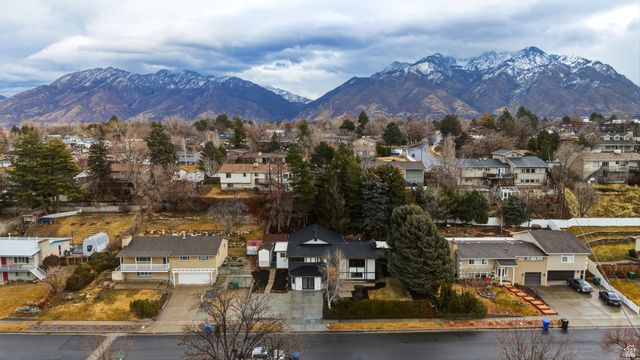 8857 S CAPELLA WAY, Sandy, UT 84093