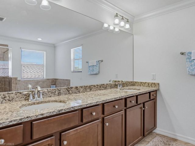 1577 Vizcaya LN, Naples, FL 34113