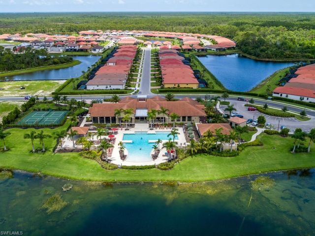 1577 Vizcaya LN, Naples, FL 34113