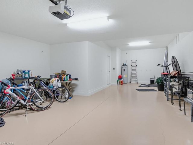 1577 Vizcaya LN, Naples, FL 34113