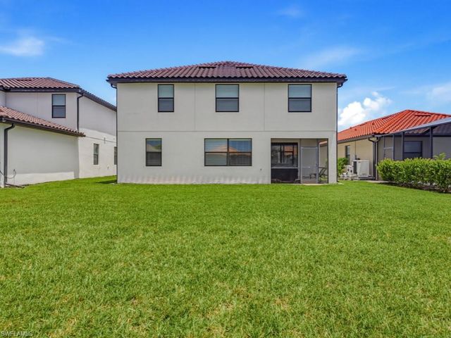1577 Vizcaya LN, Naples, FL 34113