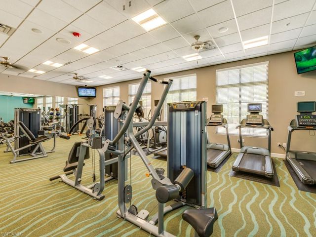 1577 Vizcaya LN, Naples, FL 34113