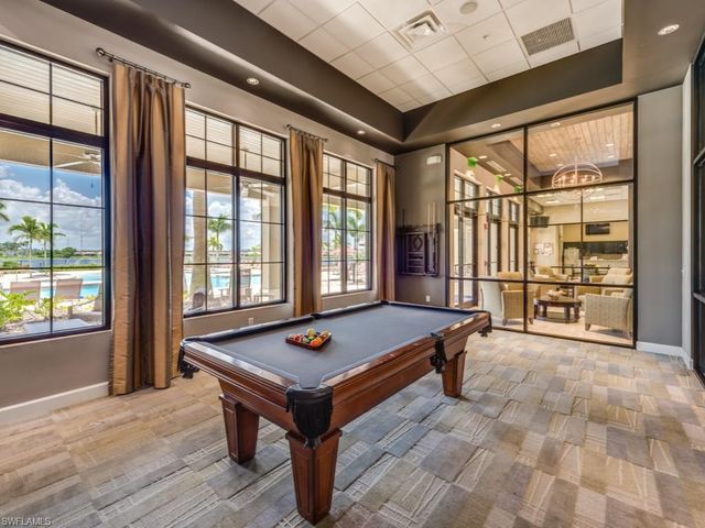 1577 Vizcaya LN, Naples, FL 34113