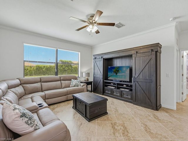 1577 Vizcaya LN, Naples, FL 34113