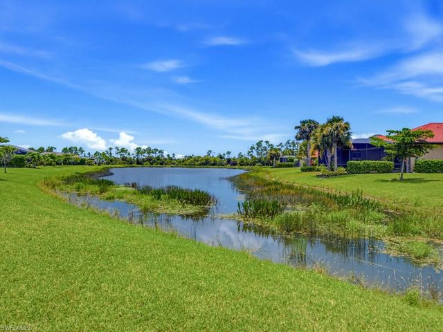 1577 Vizcaya LN, Naples, FL 34113