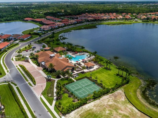 1577 Vizcaya LN, Naples, FL 34113