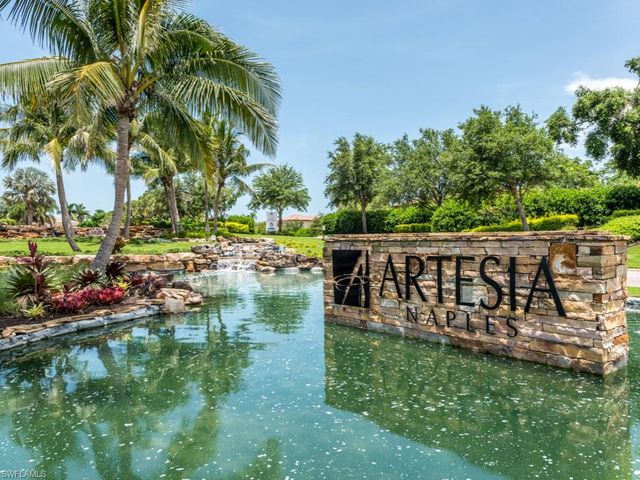 1577 Vizcaya LN, Naples, FL 34113