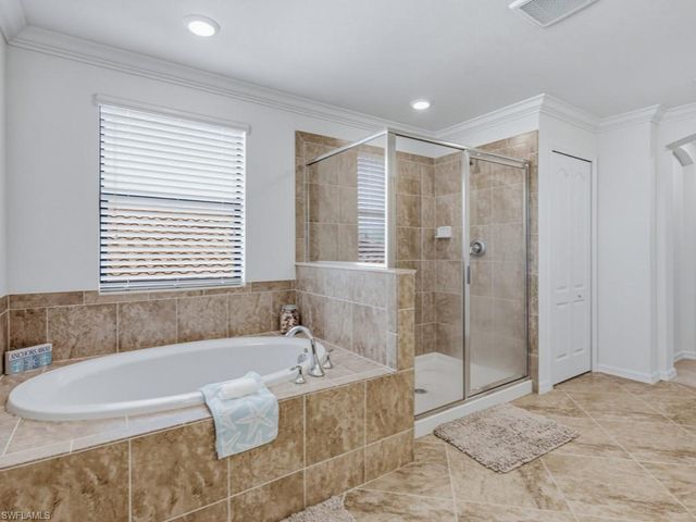 1577 Vizcaya LN, Naples, FL 34113