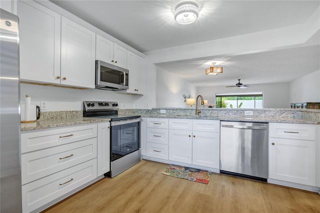 597 LAKESIDE DRIVE 205, Bradenton, FL 34210