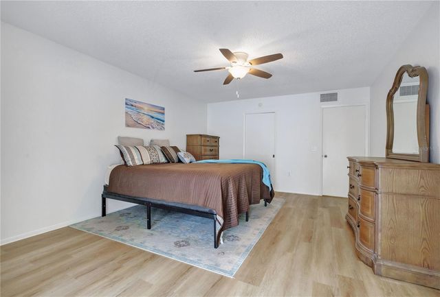 597 LAKESIDE DRIVE 205, Bradenton, FL 34210