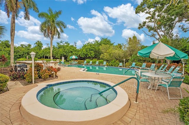 597 LAKESIDE DRIVE 205, Bradenton, FL 34210