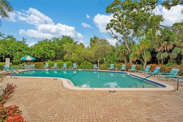 597 LAKESIDE DRIVE 205, Bradenton, FL 34210