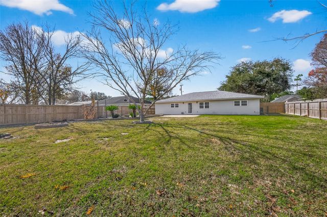 5401 Bayou Drive, Dickinson, TX 77539