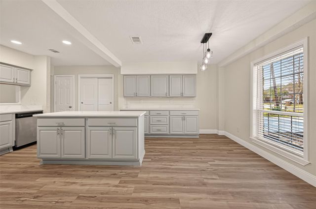 5401 Bayou Drive, Dickinson, TX 77539