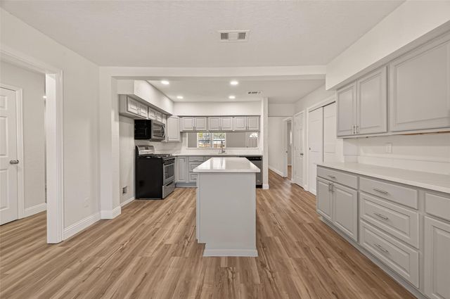 5401 Bayou Drive, Dickinson, TX 77539