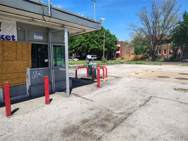2821 Vandeventer, St Louis, MO 63115