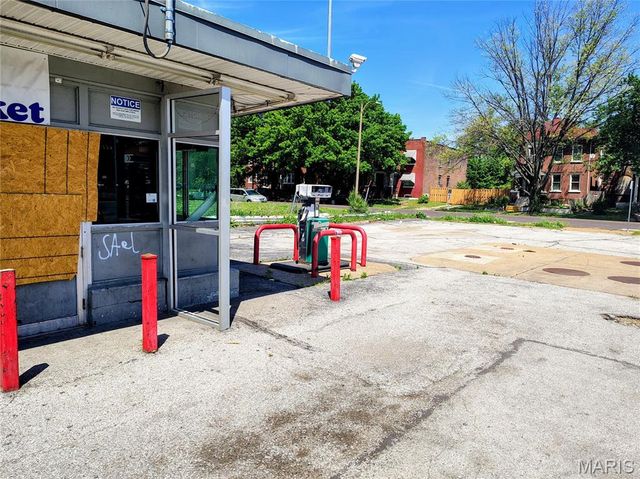 2821 Vandeventer, St Louis, MO 63115