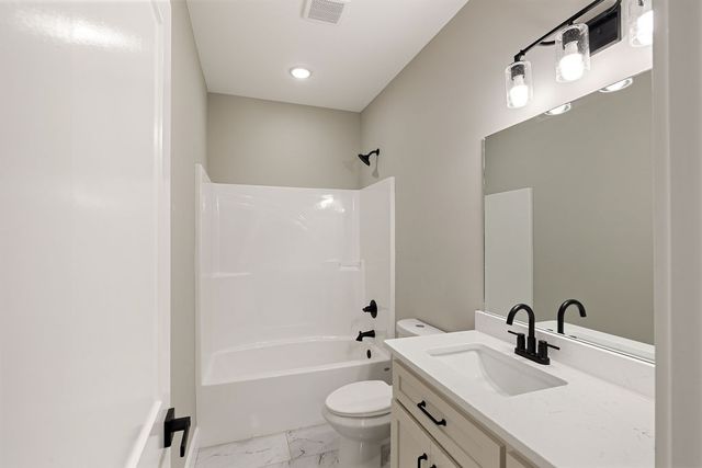 1116 Baker Ln, Lawrenceburg, TN 38464