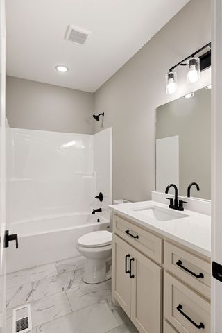 1116 Baker Ln, Lawrenceburg, TN 38464