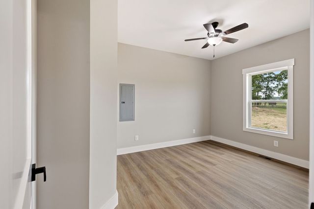 1116 Baker Ln, Lawrenceburg, TN 38464