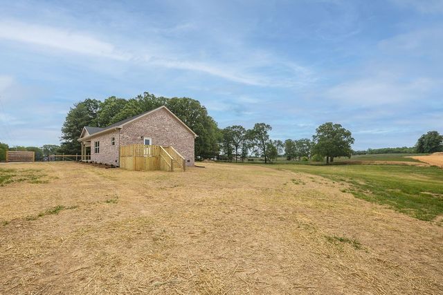 1116 Baker Ln, Lawrenceburg, TN 38464