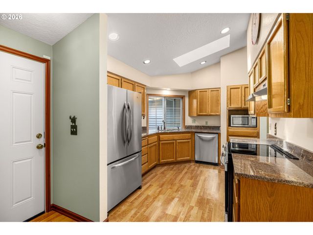 701 Sw LINNEMAN Ct, Gresham, OR 97030