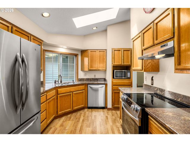 701 Sw LINNEMAN Ct, Gresham, OR 97030