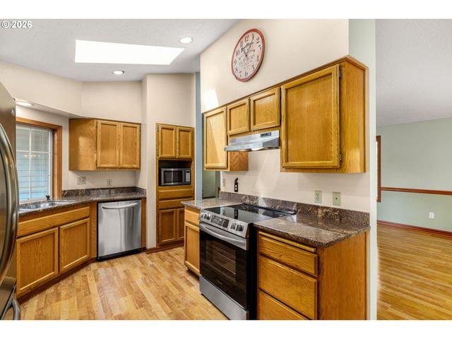 701 Sw LINNEMAN Ct, Gresham, OR 97030