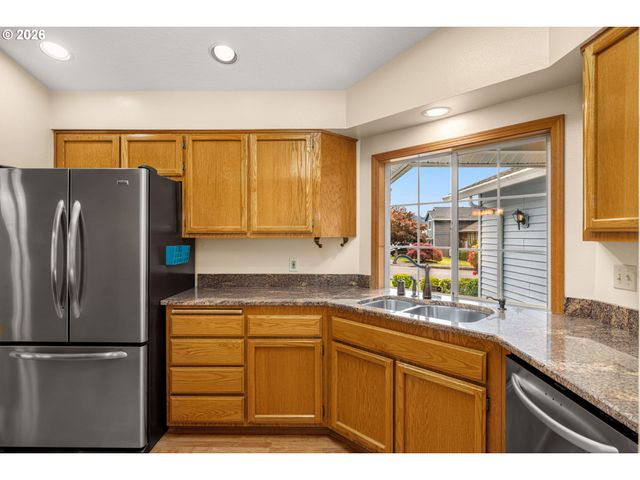 701 Sw LINNEMAN Ct, Gresham, OR 97030