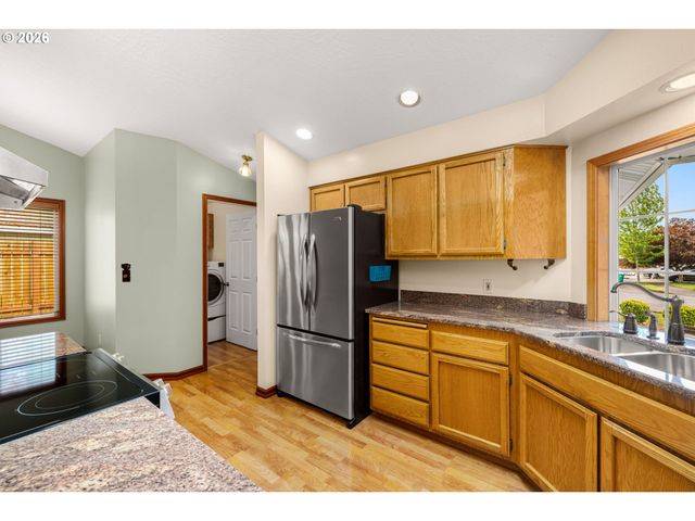 701 Sw LINNEMAN Ct, Gresham, OR 97030