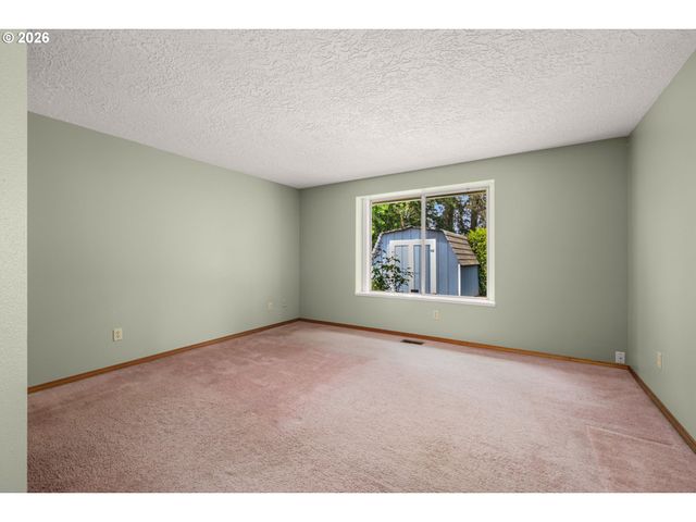 701 Sw LINNEMAN Ct, Gresham, OR 97030