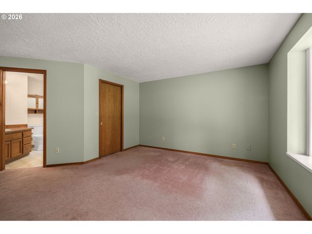701 Sw LINNEMAN Ct, Gresham, OR 97030