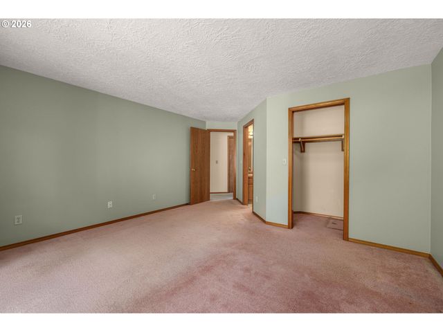 701 Sw LINNEMAN Ct, Gresham, OR 97030