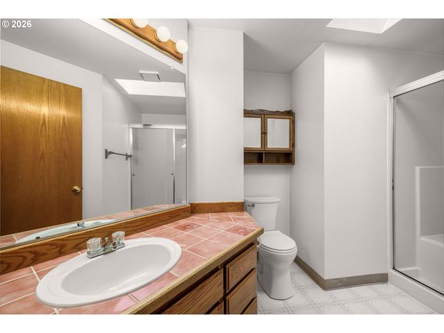 701 Sw LINNEMAN Ct, Gresham, OR 97030
