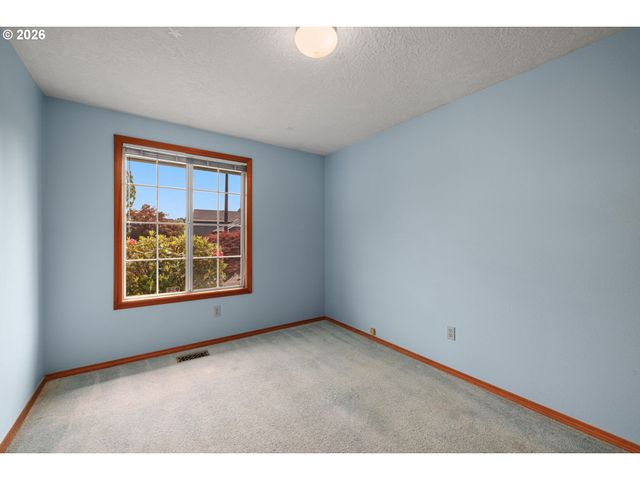 701 Sw LINNEMAN Ct, Gresham, OR 97030