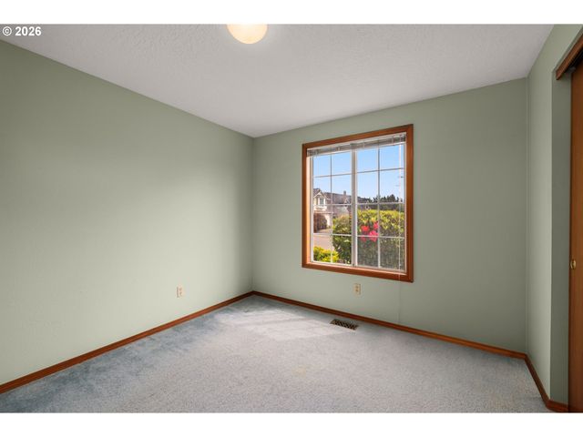 701 Sw LINNEMAN Ct, Gresham, OR 97030