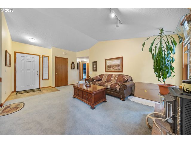 701 Sw LINNEMAN Ct, Gresham, OR 97030