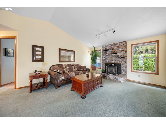 701 Sw LINNEMAN Ct, Gresham, OR 97030