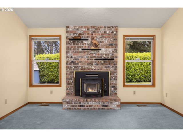 701 Sw LINNEMAN Ct, Gresham, OR 97030