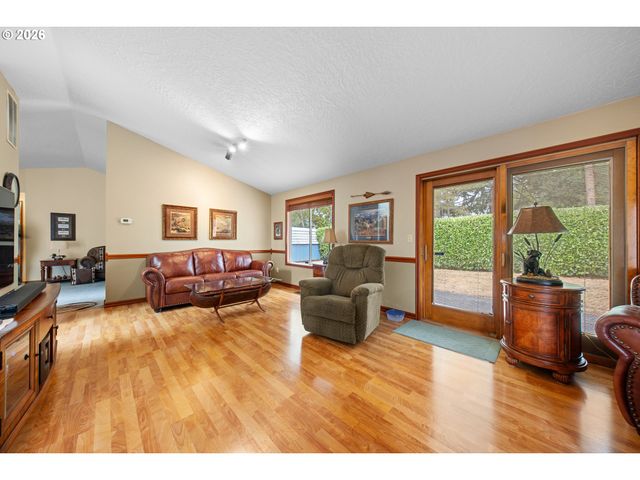701 Sw LINNEMAN Ct, Gresham, OR 97030