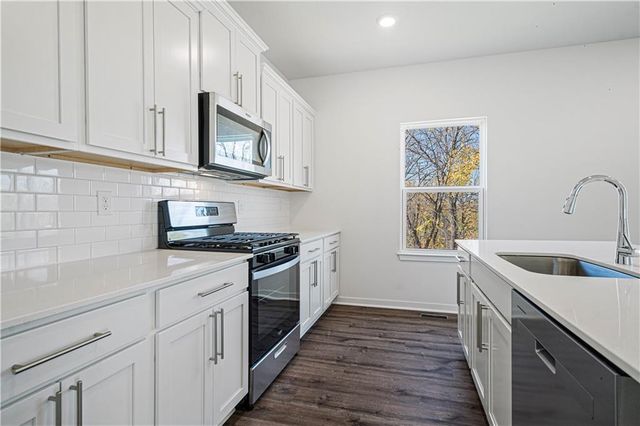19711 W 201st Street, Spring Hill, KS 66083