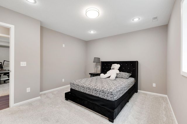 1284 Meadow Lane S, Shakopee, MN 55379